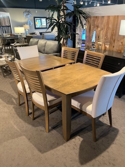 Canadel dining set